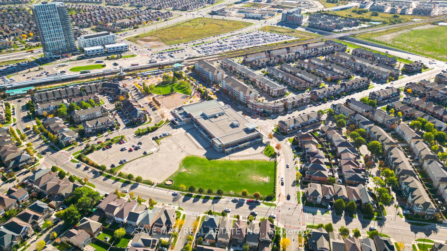 Photo 43 of 4 Donomore Drive, Brampton, Northwest Brampton — HOMEH