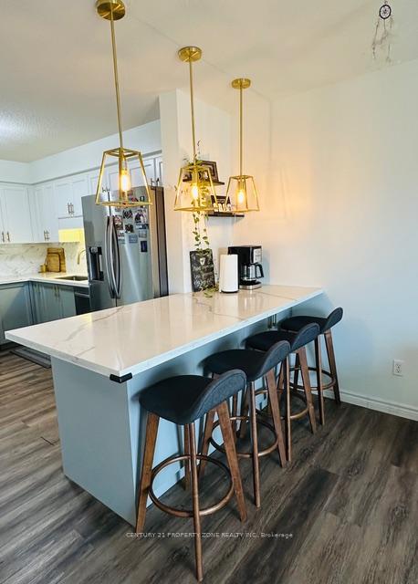 Photo 2 of 1369 countrystone Drive, Kitchener, Highland West — HOMEH