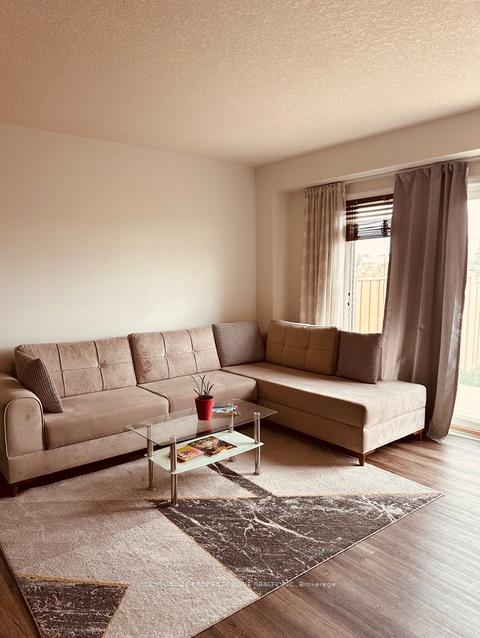 Photo 8 of 1369 countrystone Drive, Kitchener, Highland West — HOMEH