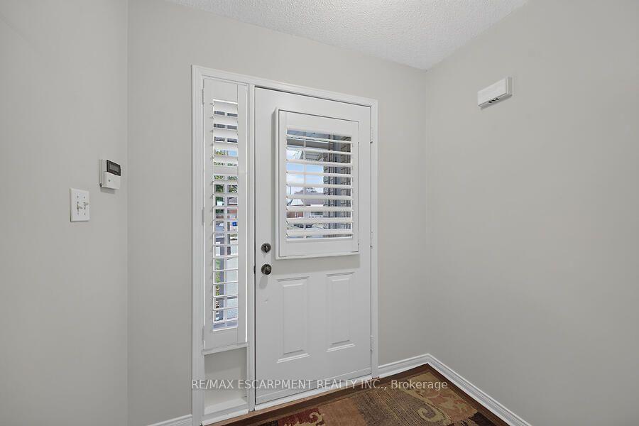 Photo 2 of 166 Toby Crescent, Hamilton, Huntington — HOMEH