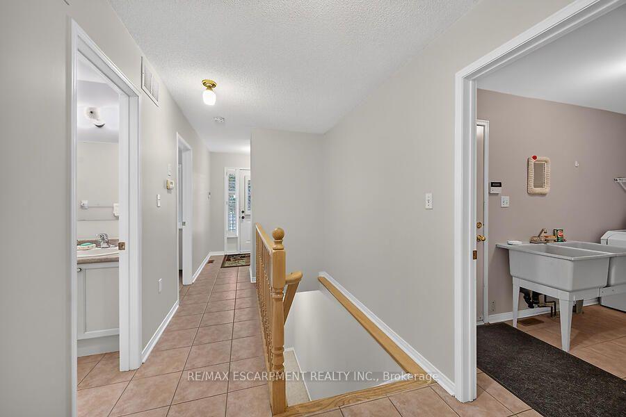 Photo 3 of 166 Toby Crescent, Hamilton, Huntington — HOMEH