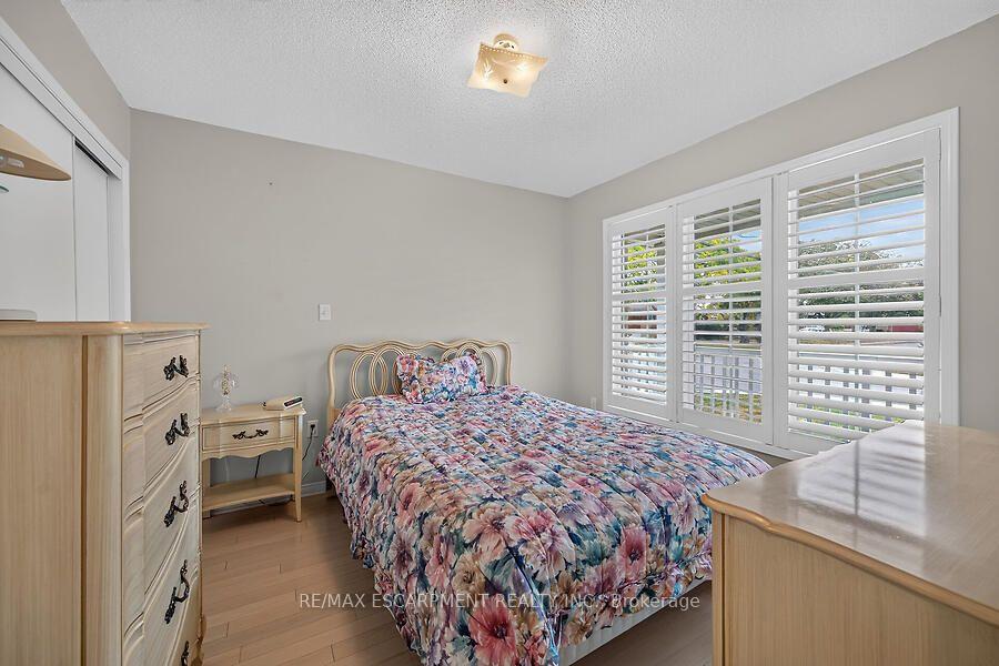 Photo 4 of 166 Toby Crescent, Hamilton, Huntington — HOMEH