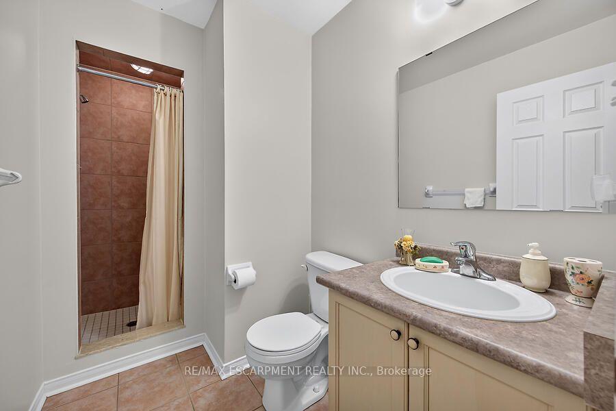 Photo 5 of 166 Toby Crescent, Hamilton, Huntington — HOMEH