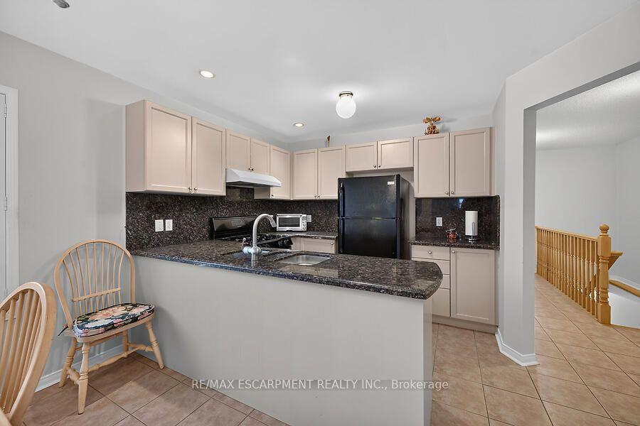 Photo 7 of 166 Toby Crescent, Hamilton, Huntington — HOMEH