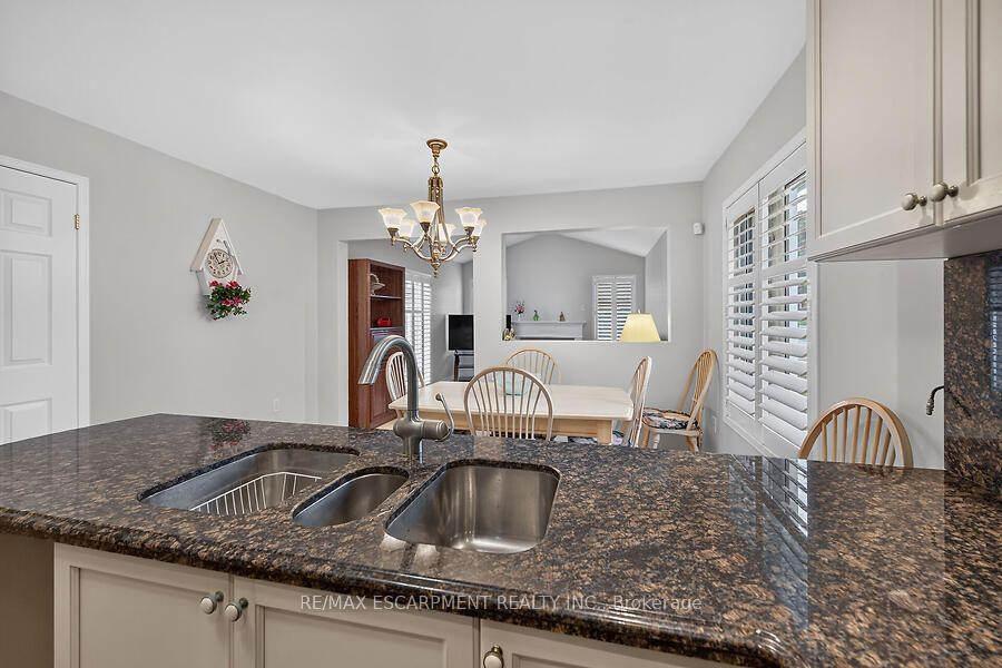 Photo 8 of 166 Toby Crescent, Hamilton, Huntington — HOMEH