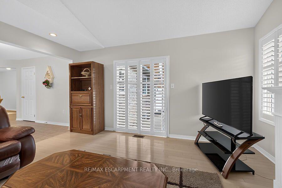 Photo 13 of 166 Toby Crescent, Hamilton, Huntington — HOMEH