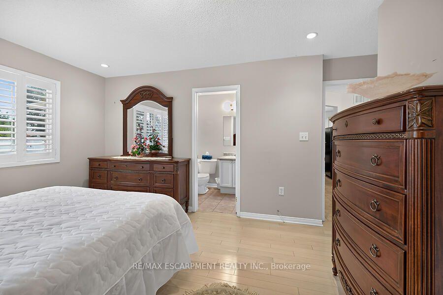 Photo 15 of 166 Toby Crescent, Hamilton, Huntington — HOMEH