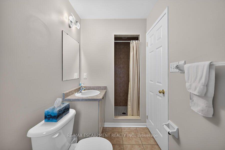 Photo 17 of 166 Toby Crescent, Hamilton, Huntington — HOMEH