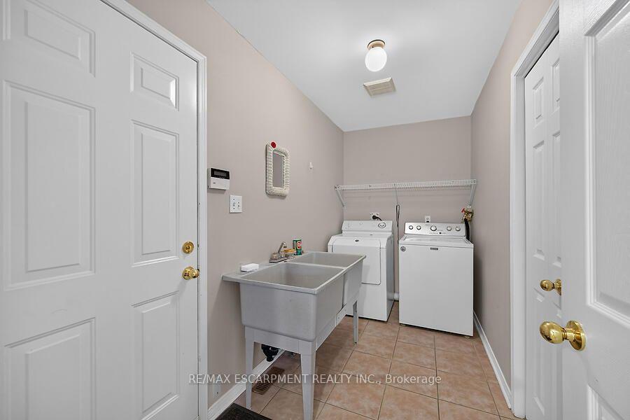 Photo 18 of 166 Toby Crescent, Hamilton, Huntington — HOMEH