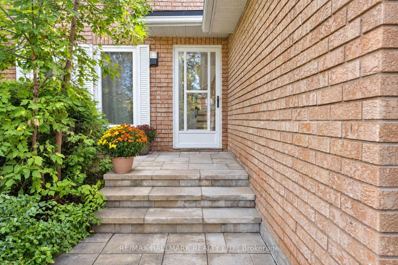 Photo 3 of 14 Crawford Rose Drive, Aurora, Aurora Heights — HOMEH