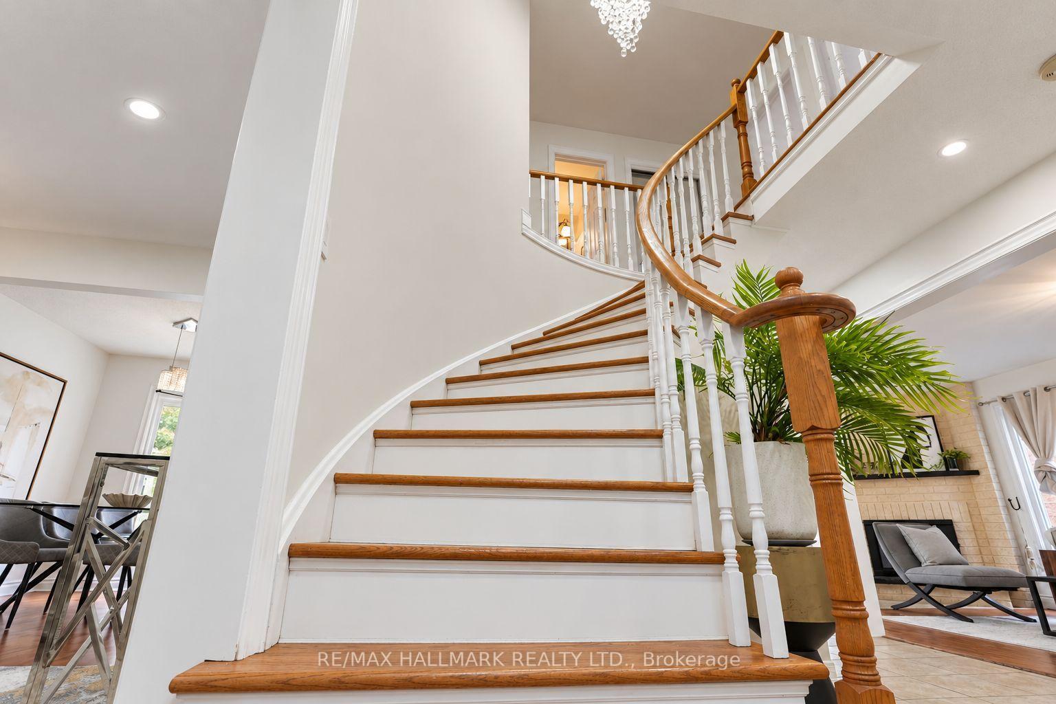 Photo 4 of 14 Crawford Rose Drive, Aurora, Aurora Heights — HOMEH