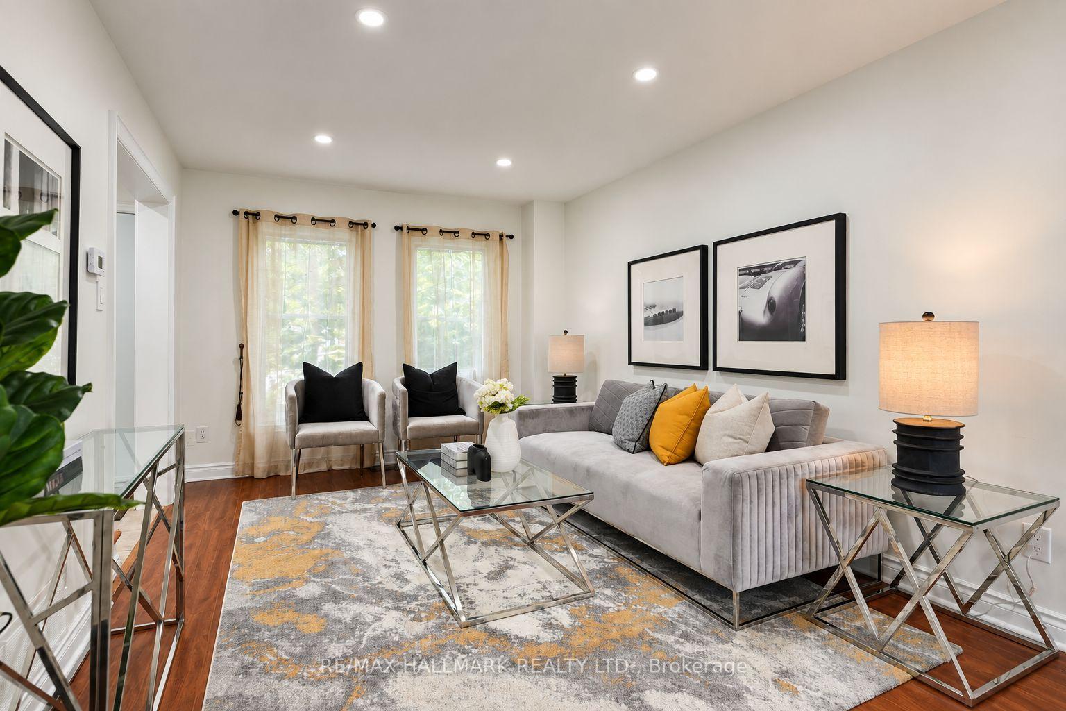 Photo 8 of 14 Crawford Rose Drive, Aurora, Aurora Heights — HOMEH
