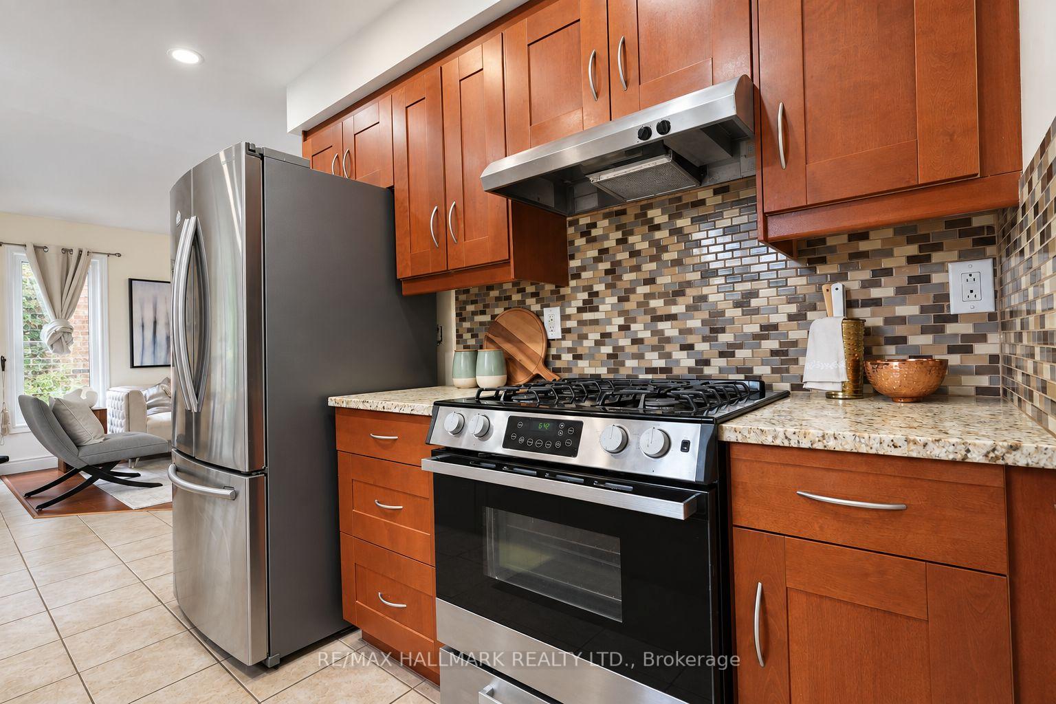 Photo 10 of 14 Crawford Rose Drive, Aurora, Aurora Heights — HOMEH