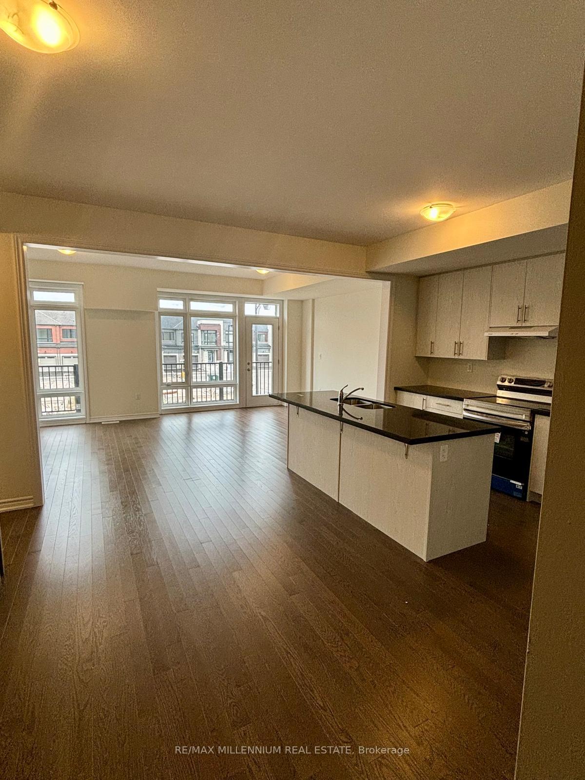 Photo 5 of 39 Griffith Street, Aurora, Bayview Northeast — HOMEH