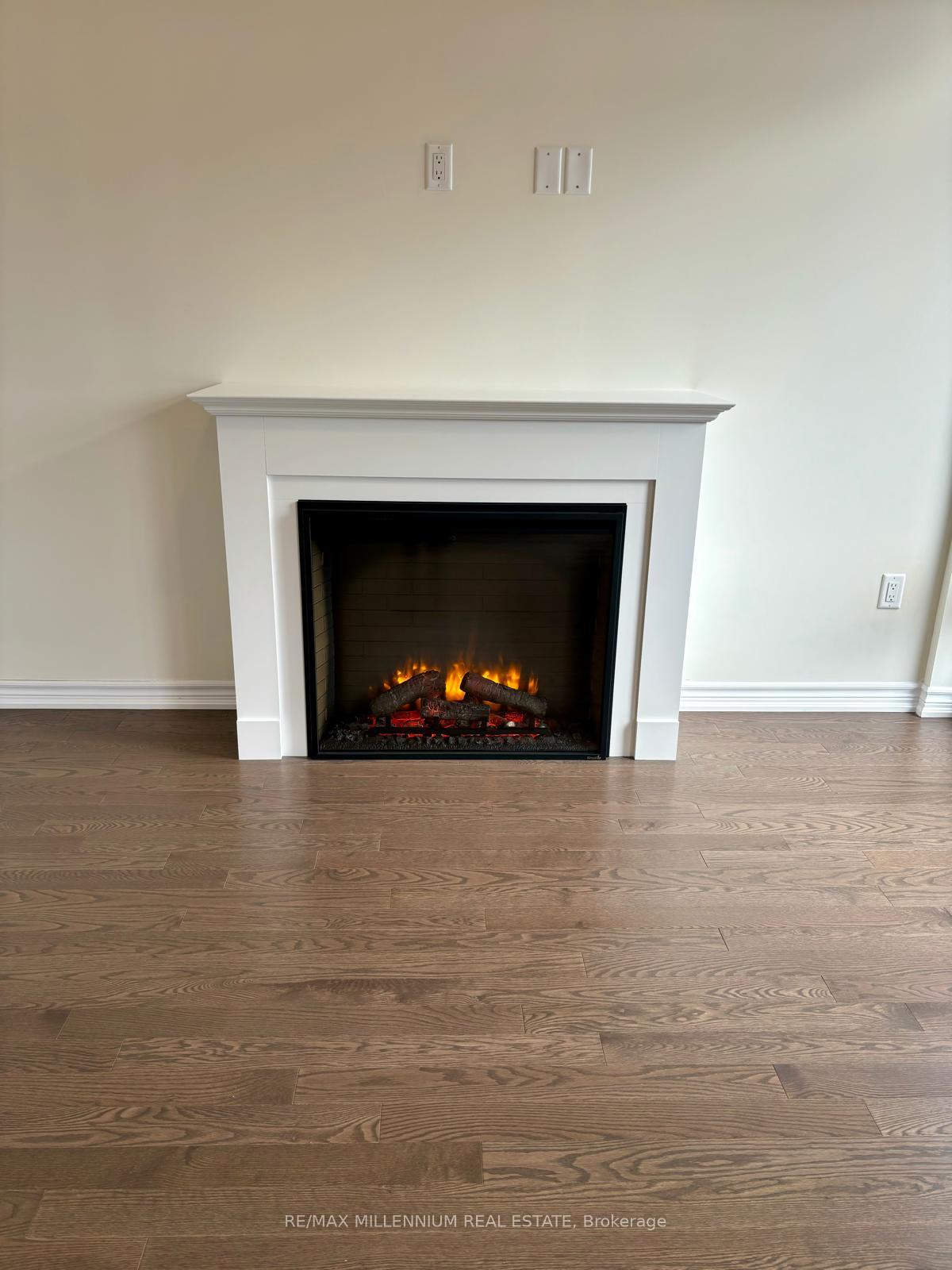Photo 7 of 39 Griffith Street, Aurora, Bayview Northeast — HOMEH