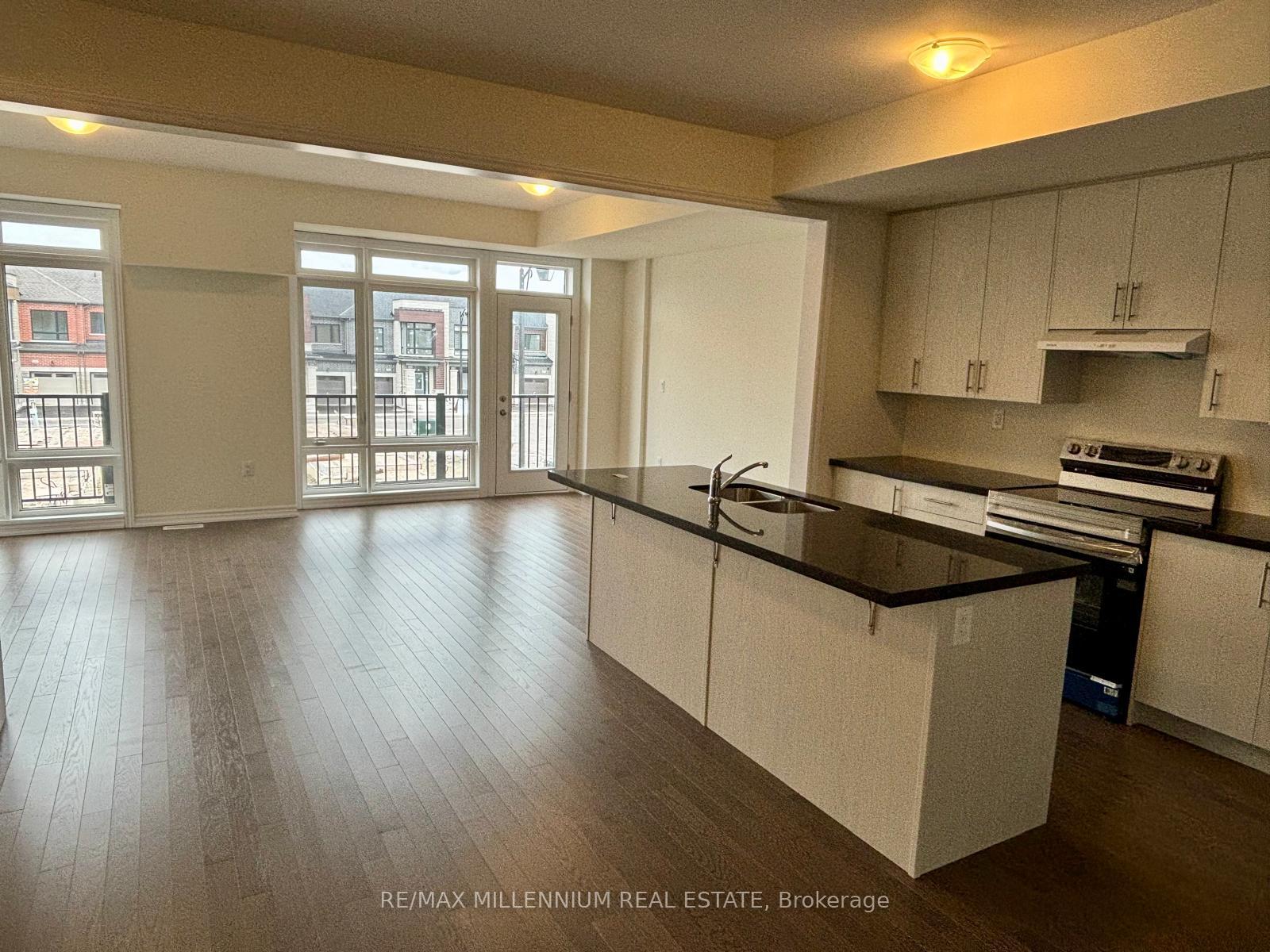 Photo 9 of 39 Griffith Street, Aurora, Bayview Northeast — HOMEH