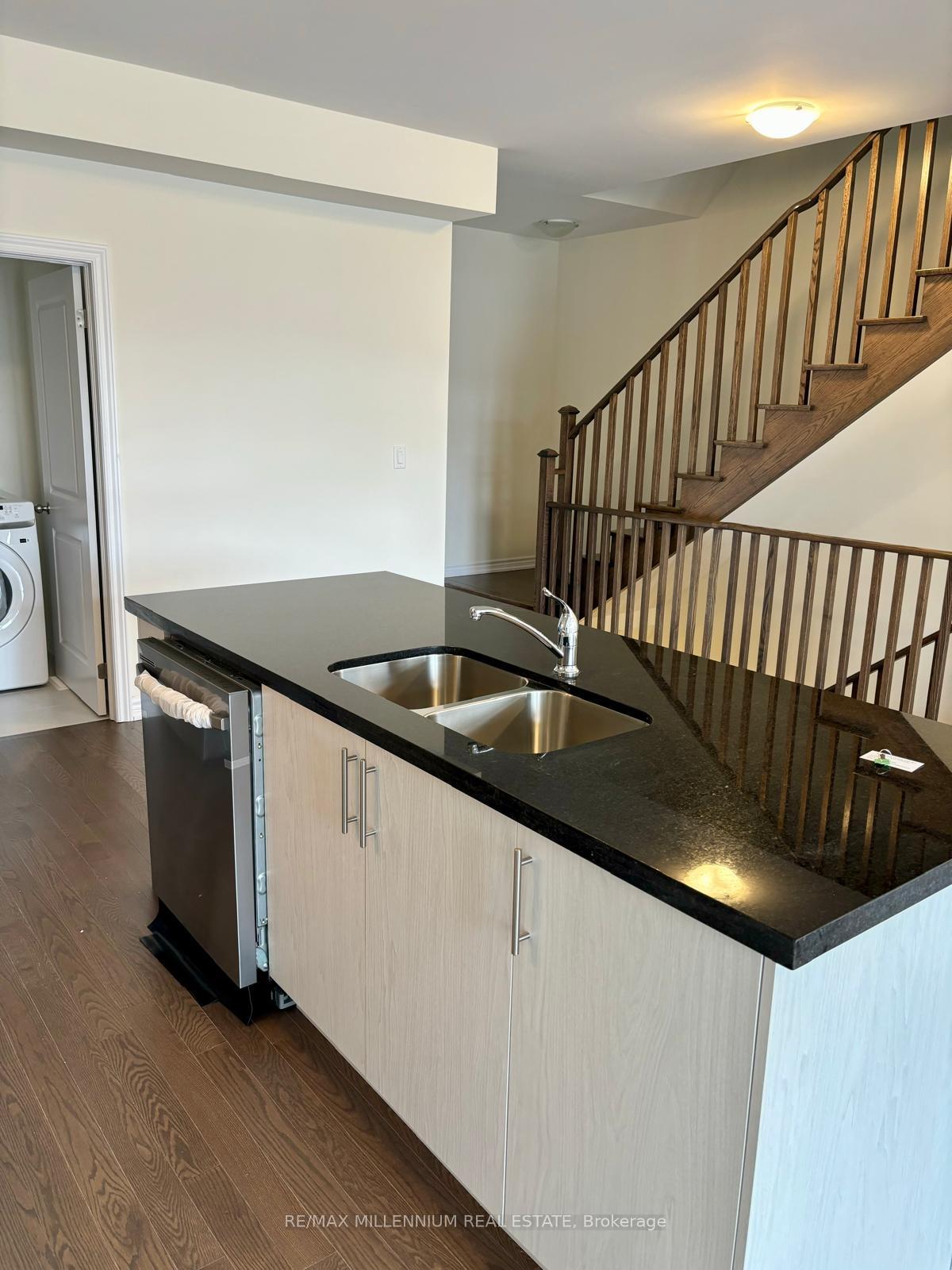 Photo 13 of 39 Griffith Street, Aurora, Bayview Northeast — HOMEH