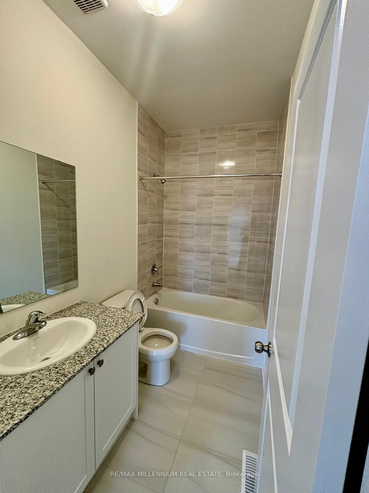 Photo 18 of 39 Griffith Street, Aurora, Bayview Northeast — HOMEH