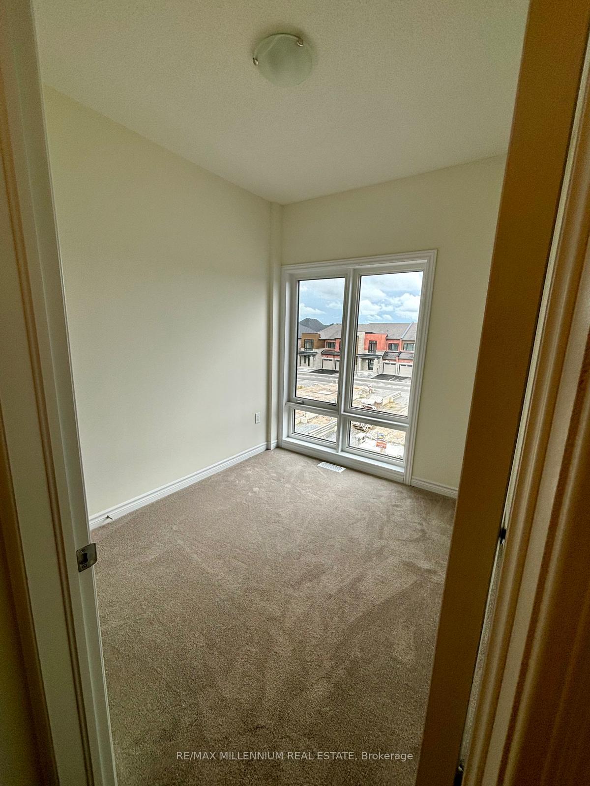 Photo 19 of 39 Griffith Street, Aurora, Bayview Northeast — HOMEH