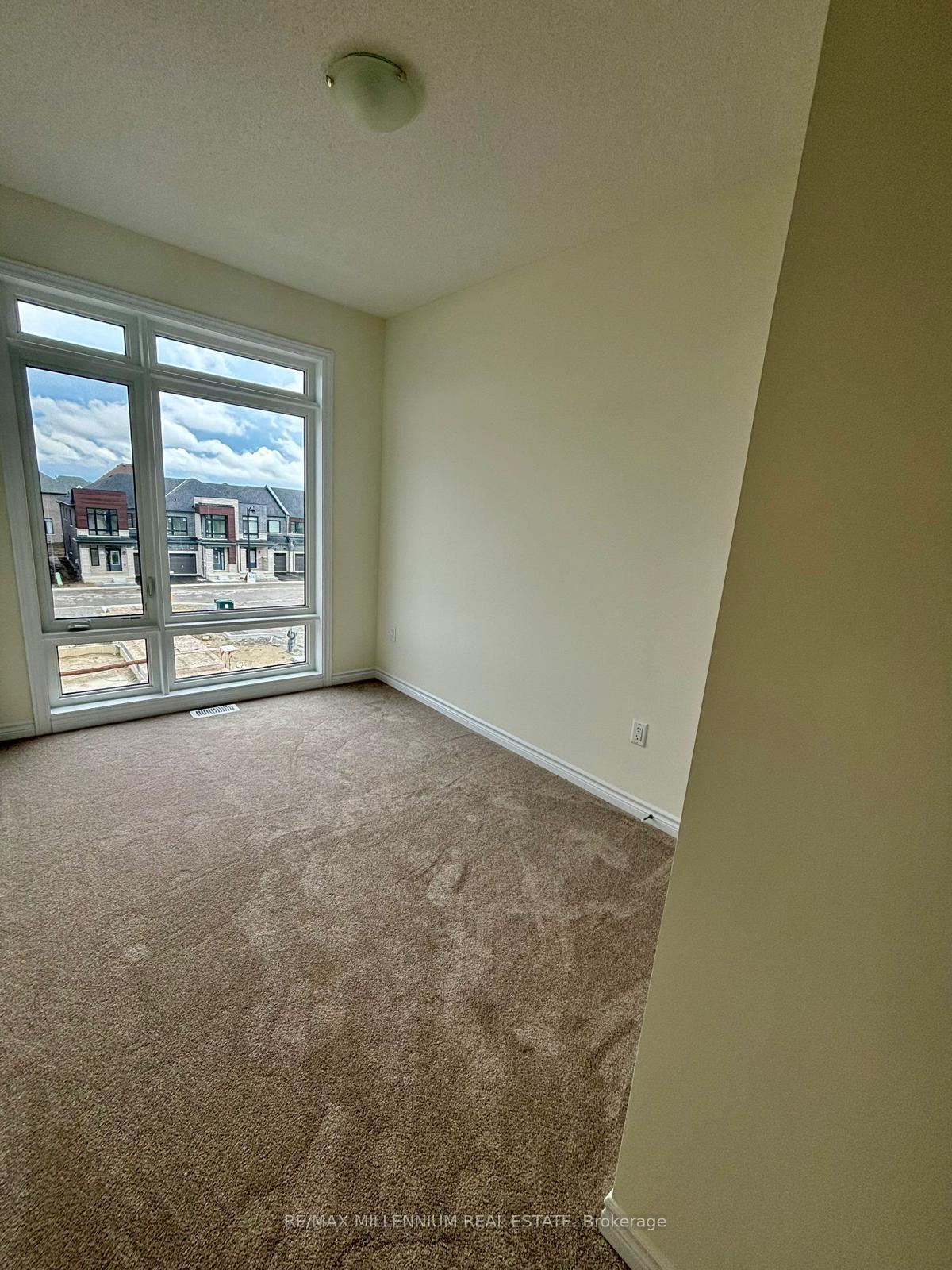 Photo 20 of 39 Griffith Street, Aurora, Bayview Northeast — HOMEH