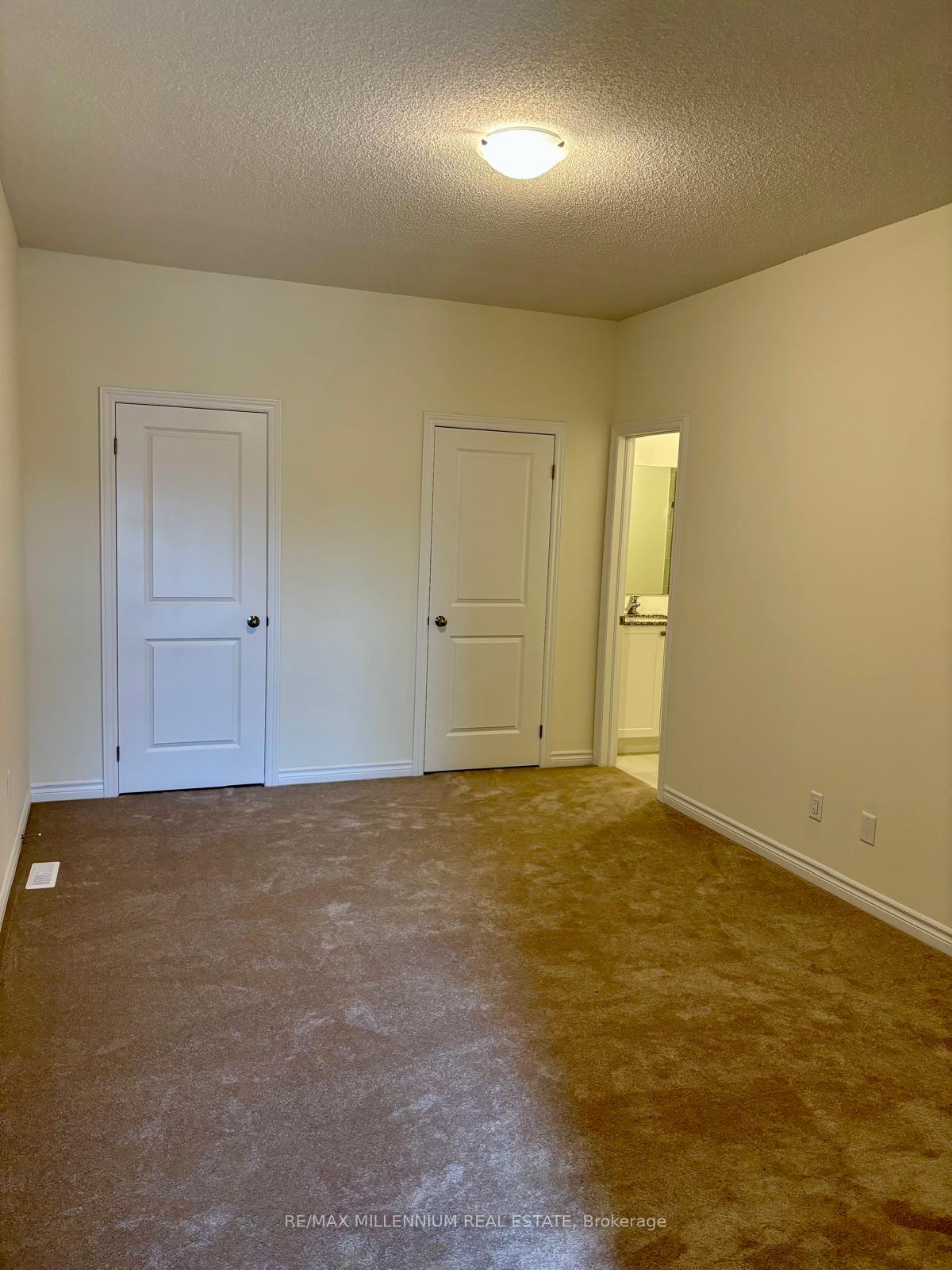 Photo 25 of 39 Griffith Street, Aurora, Bayview Northeast — HOMEH