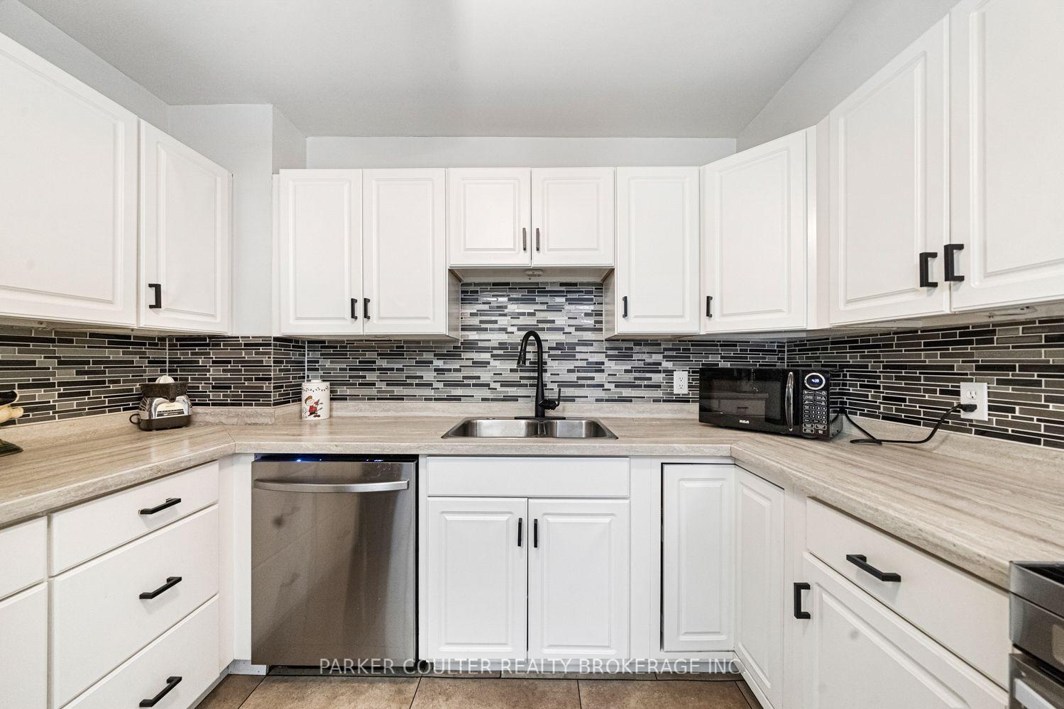 Photo 10 of Unit 412, 126 Bell Farm Road, Barrie, Alliance — HOMEH