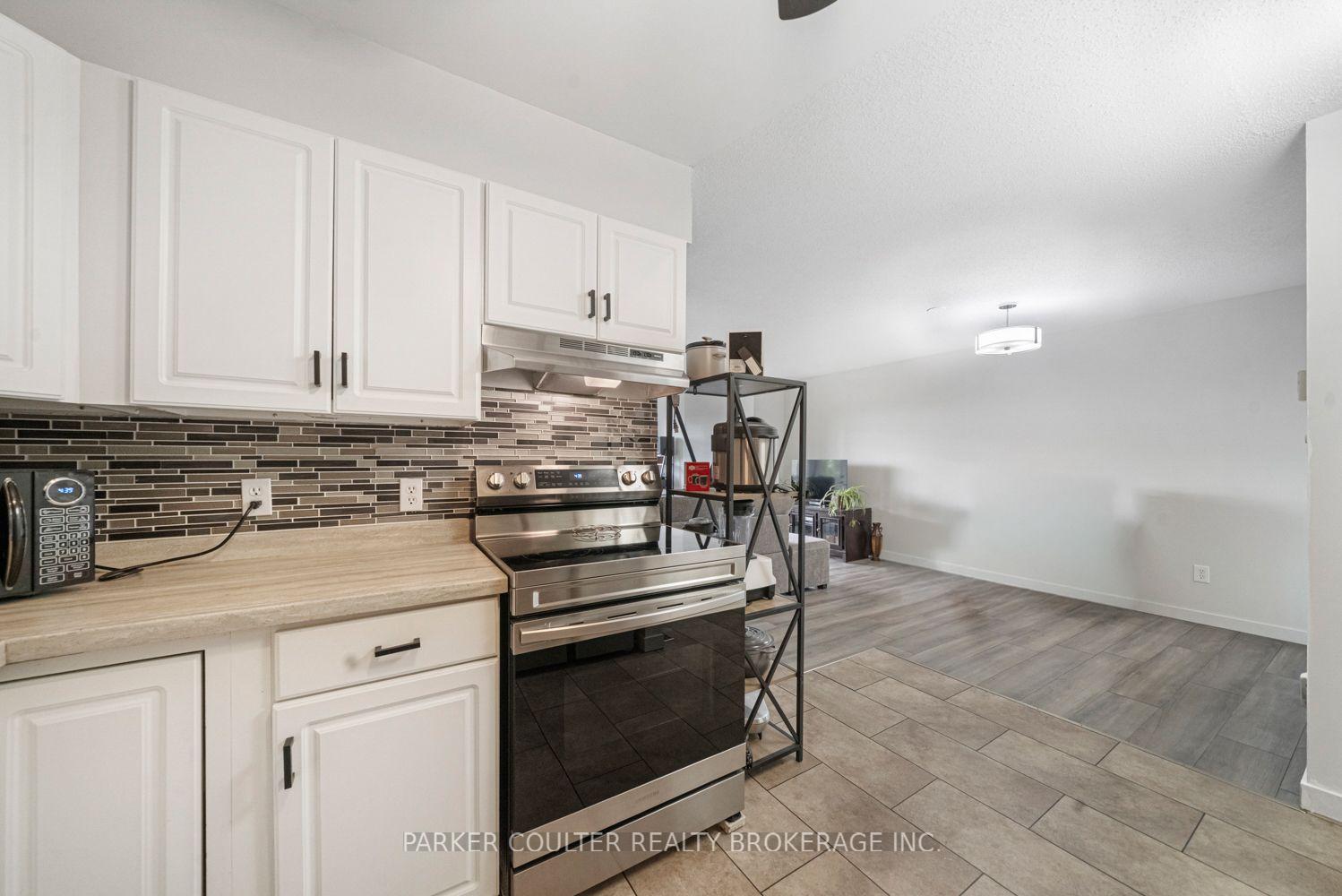 Photo 12 of Unit 412, 126 Bell Farm Road, Barrie, Alliance — HOMEH
