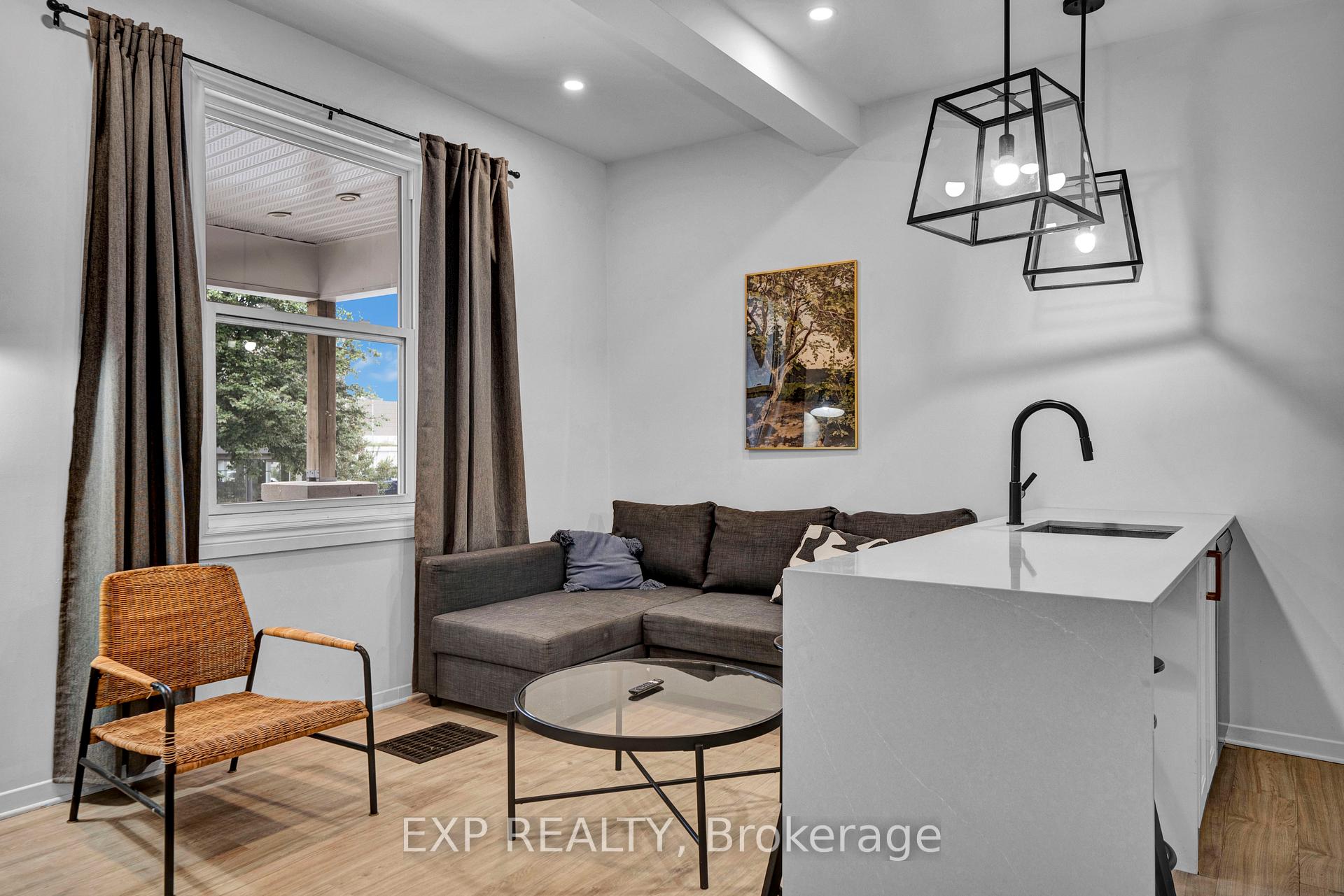 Photo 4 of Unit 2, 327 Catherine Street, Ottawa, Ottawa Centre — HOMEH