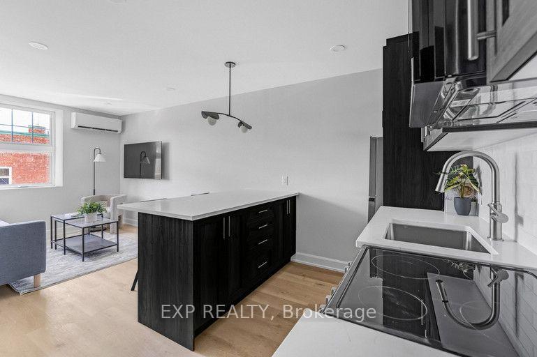 Front of Unit 101, 658 Somerset Street W