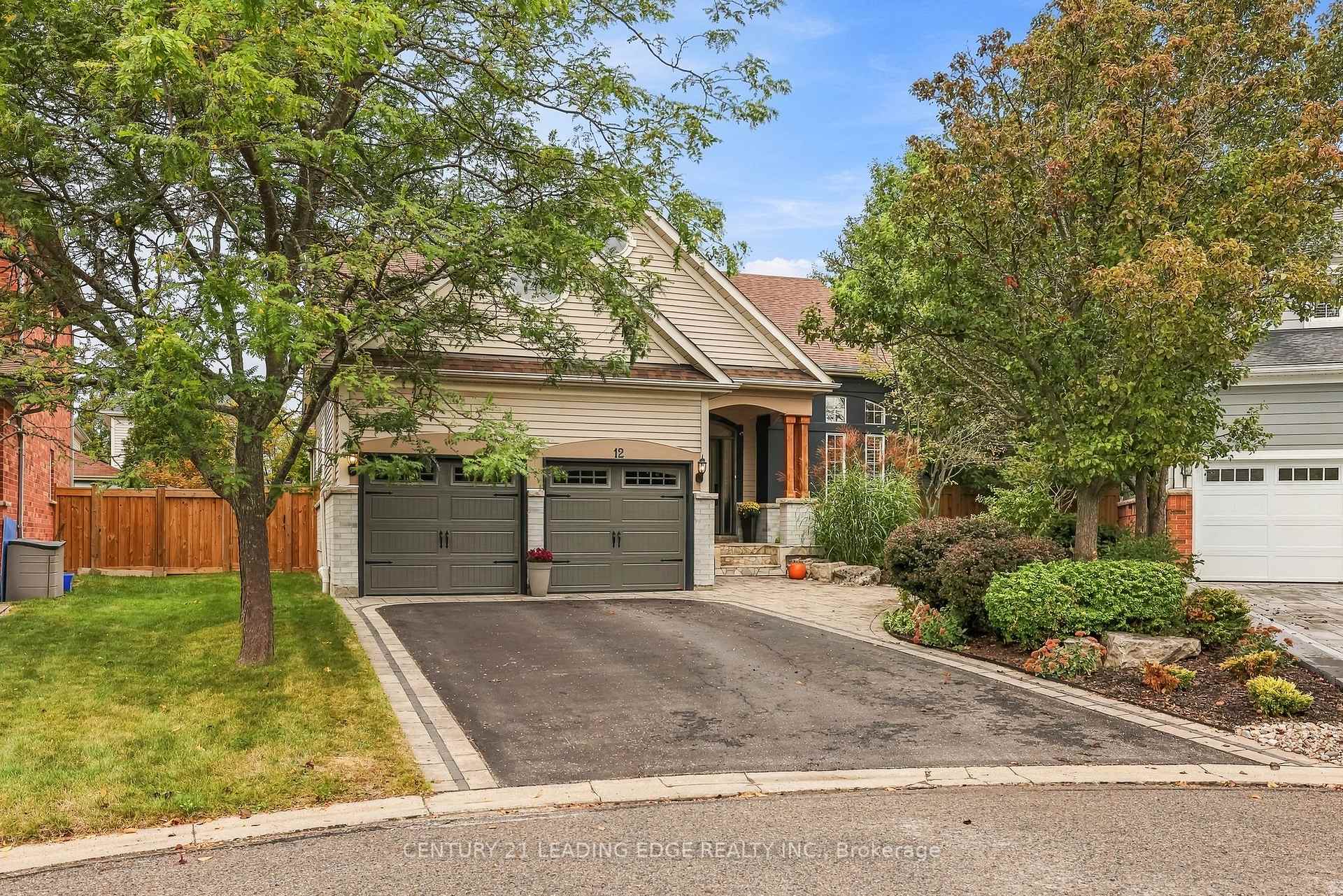 Photo 1 of 12 Coastview Court, Whitby, Port Whitby — HOMEH