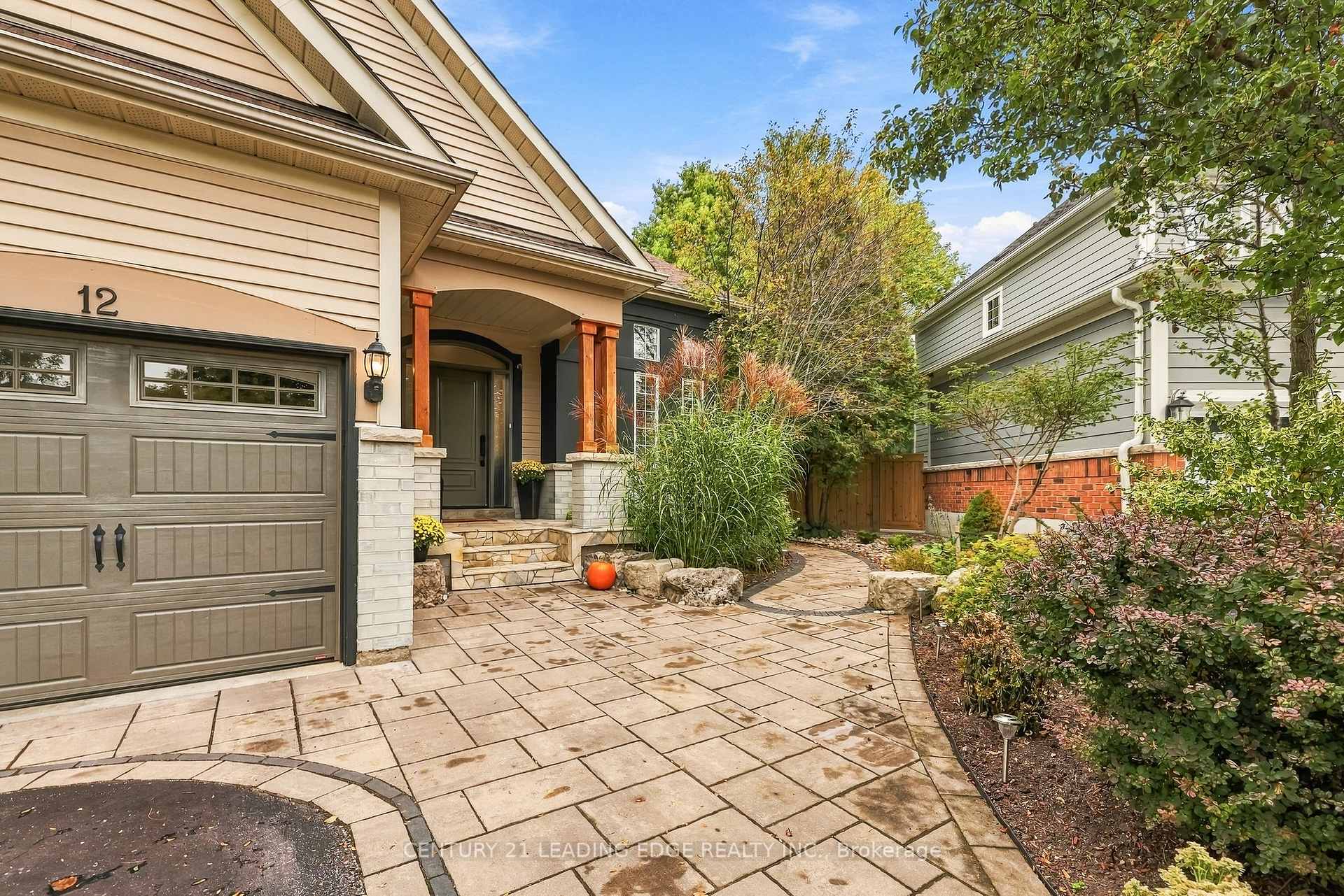 Photo 3 of 12 Coastview Court, Whitby, Port Whitby — HOMEH
