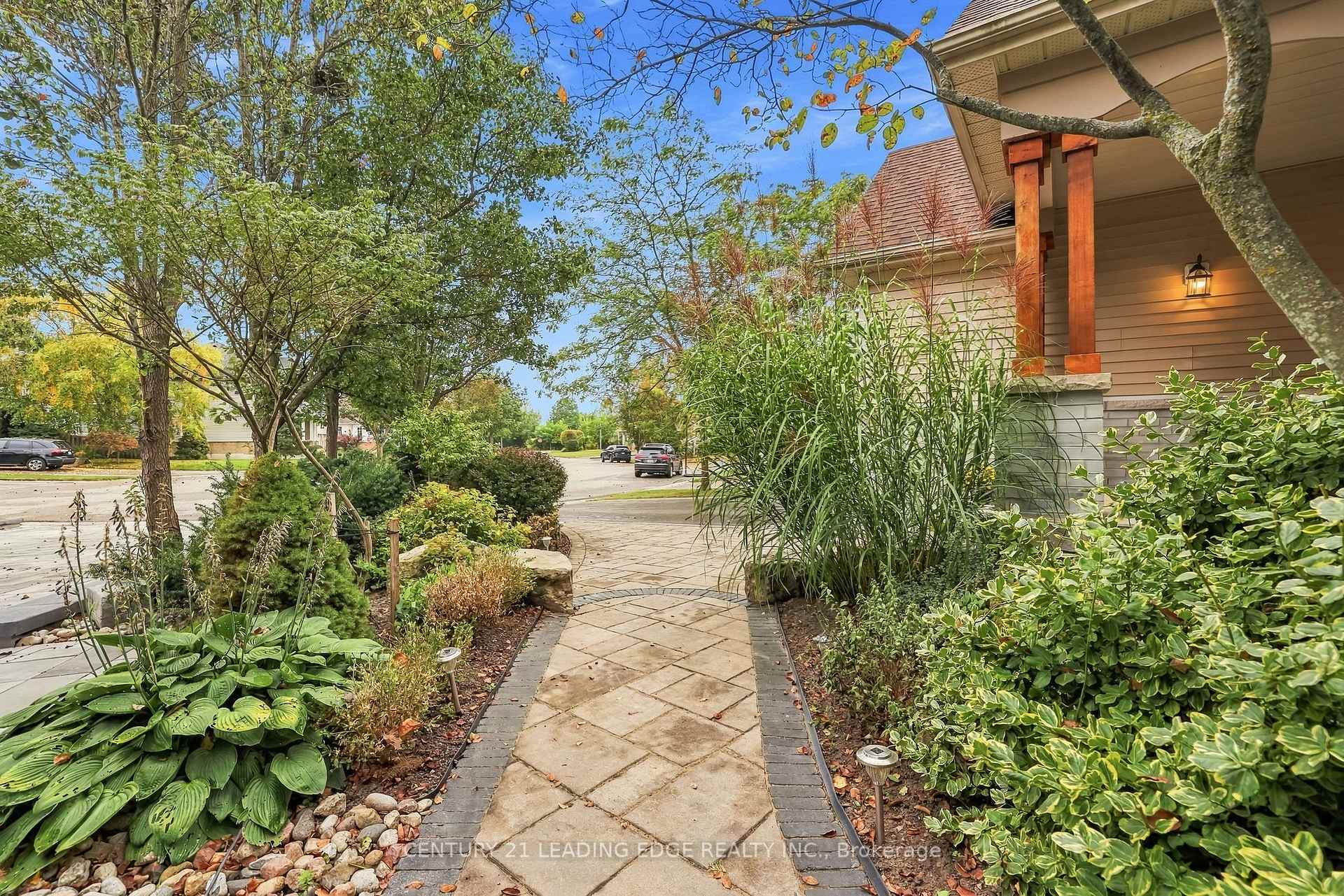 Photo 4 of 12 Coastview Court, Whitby, Port Whitby — HOMEH