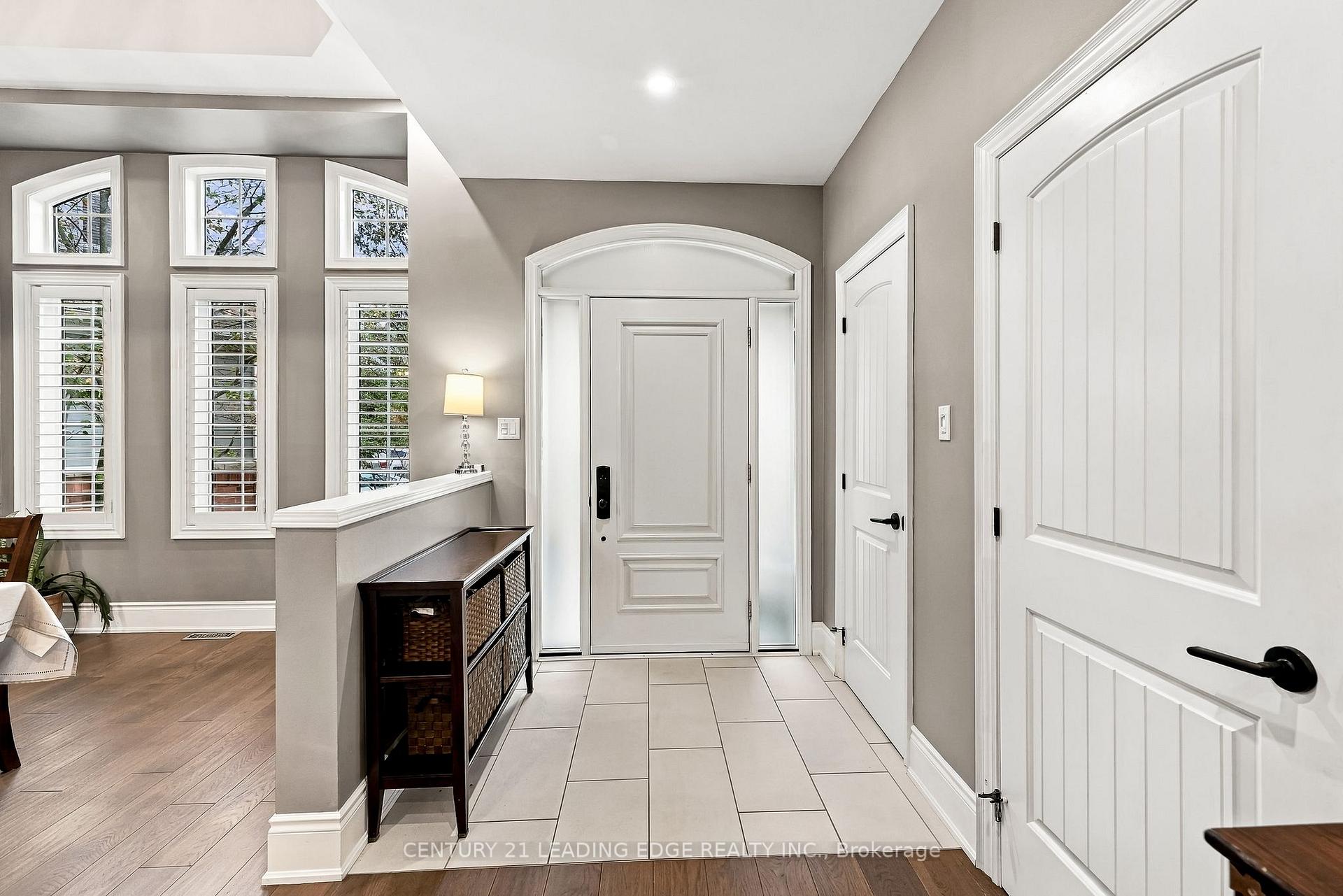Photo 8 of 12 Coastview Court, Whitby, Port Whitby — HOMEH
