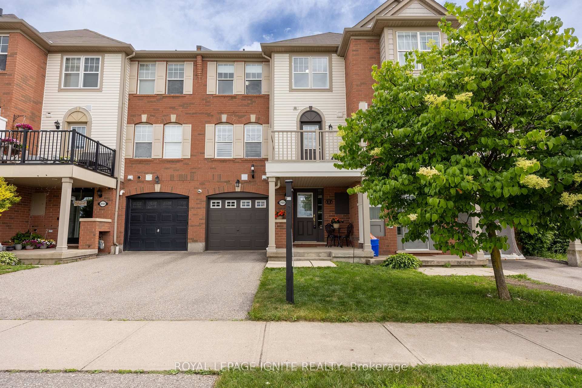 Photo 2 of 3123 Stornoway Circle, Oakville, Bronte Creek — HOMEH