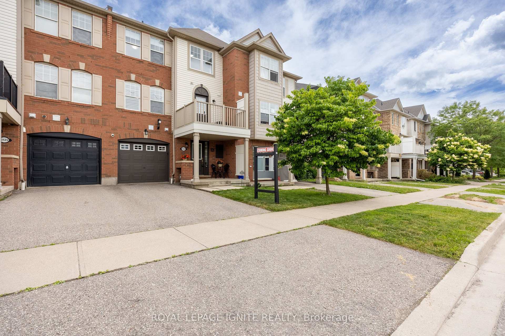 Photo 3 of 3123 Stornoway Circle, Oakville, Bronte Creek — HOMEH
