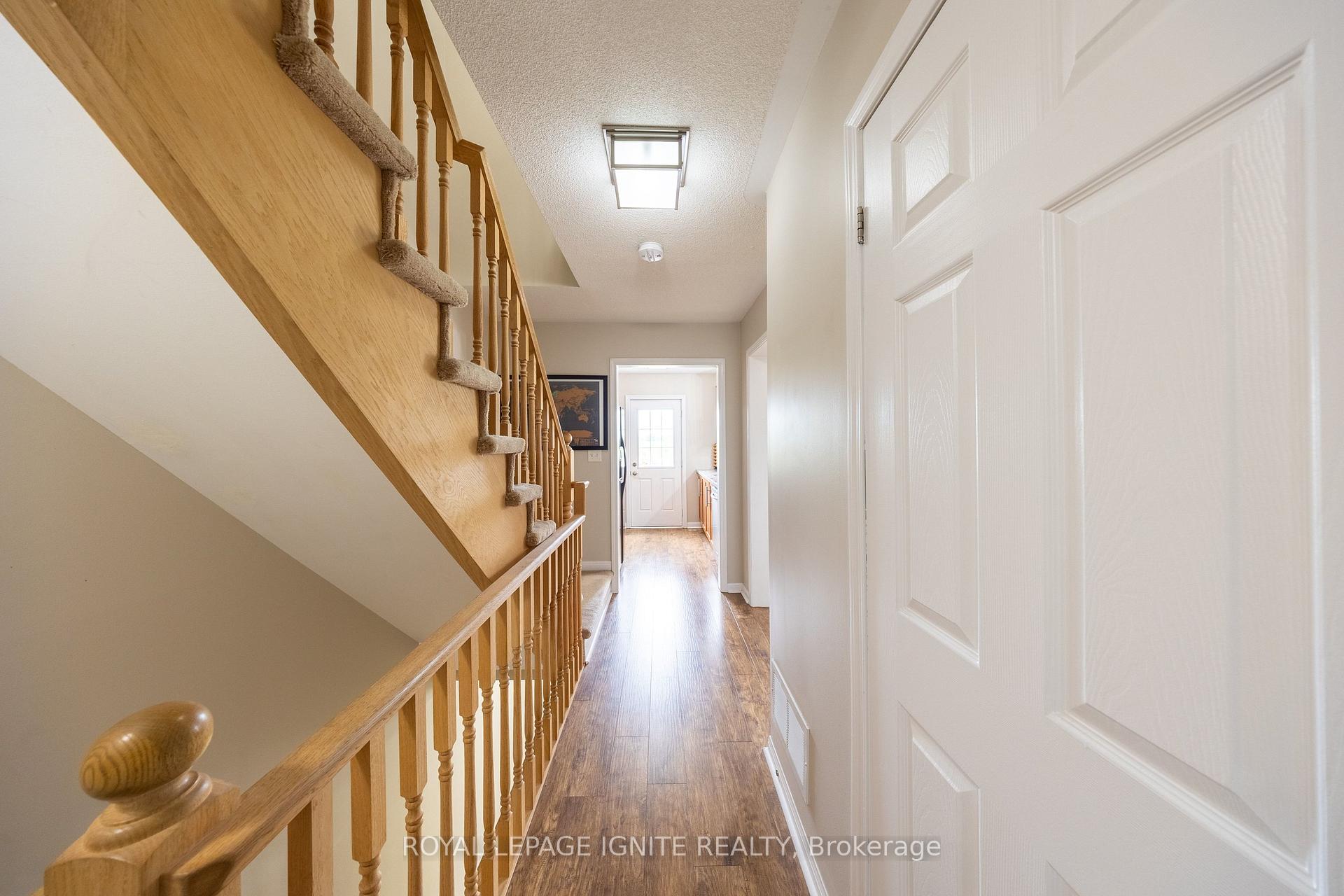 Photo 8 of 3123 Stornoway Circle, Oakville, Bronte Creek — HOMEH