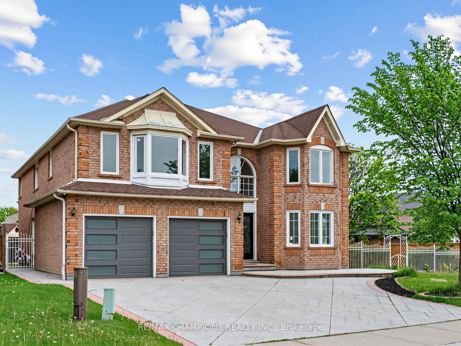 Photo 1 of 1 Cluster Oak Place, Brampton, Sandringham-Wellington — HOMEH