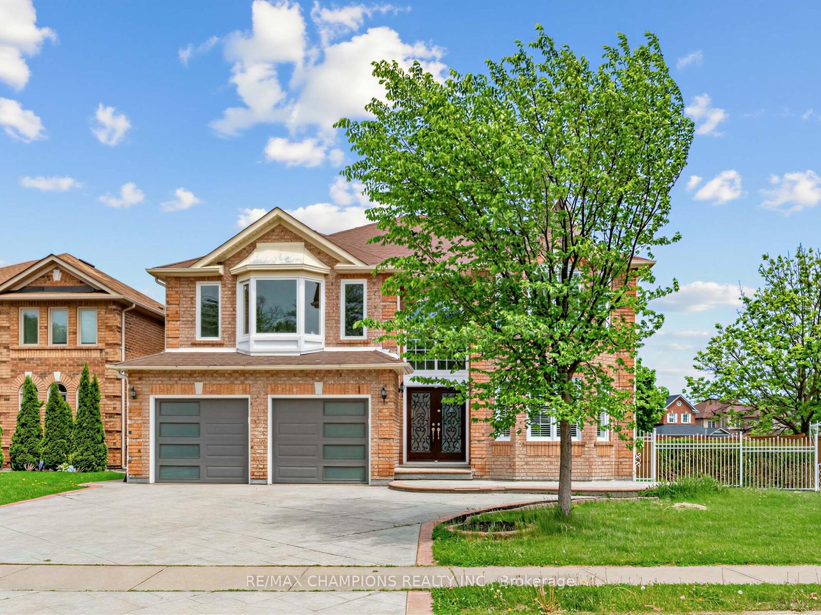 Photo 2 of 1 Cluster Oak Place, Brampton, Sandringham-Wellington — HOMEH