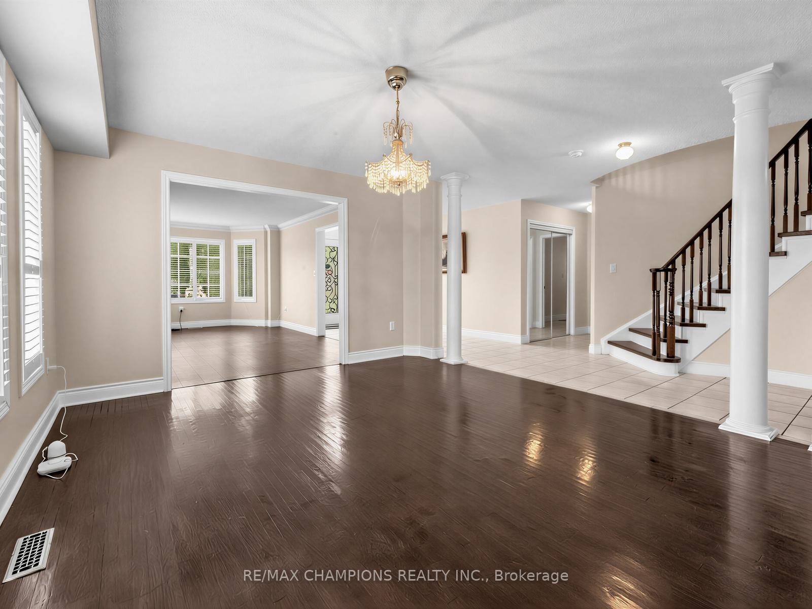 Photo 11 of 1 Cluster Oak Place, Brampton, Sandringham-Wellington — HOMEH