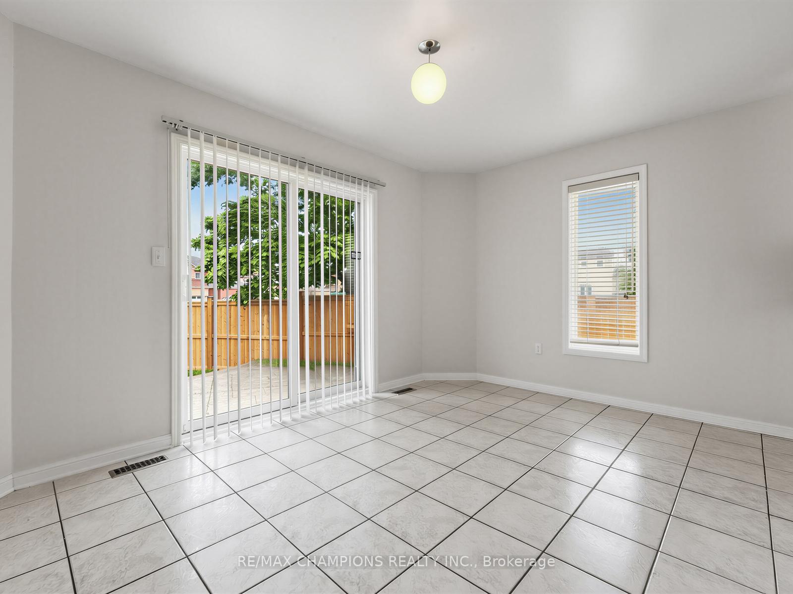 Photo 14 of 1 Cluster Oak Place, Brampton, Sandringham-Wellington — HOMEH