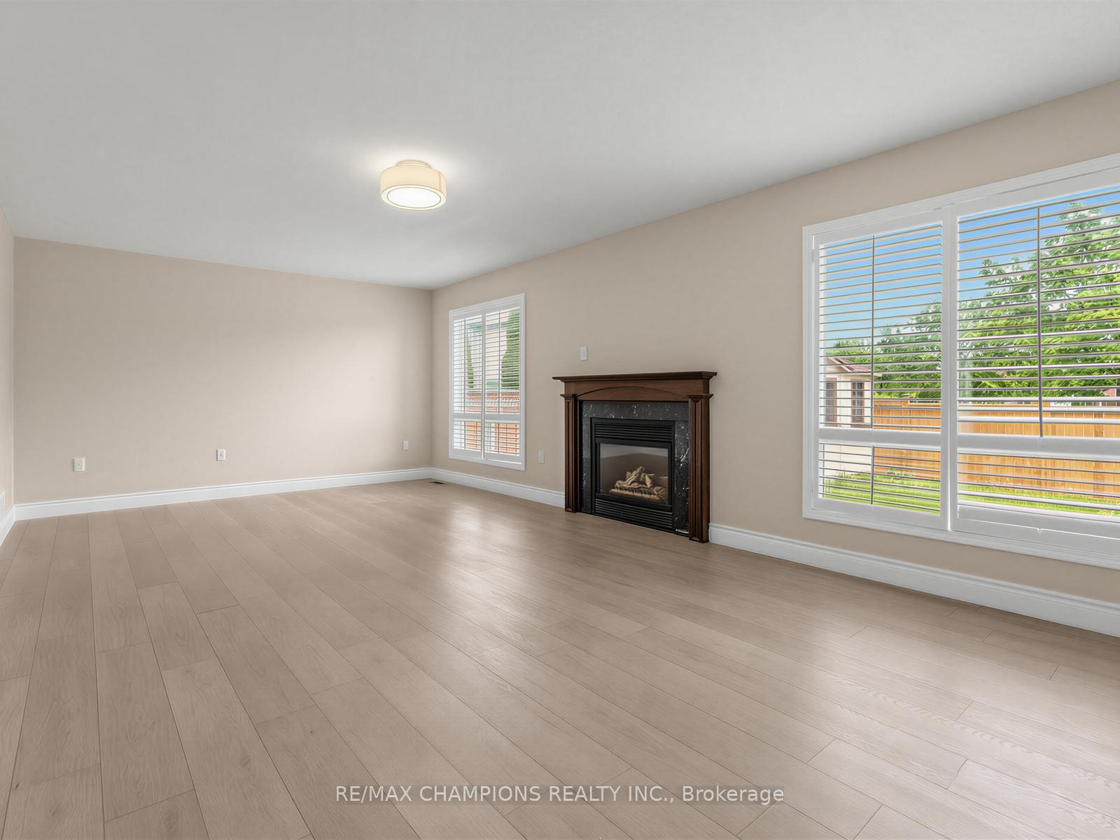 Photo 16 of 1 Cluster Oak Place, Brampton, Sandringham-Wellington — HOMEH