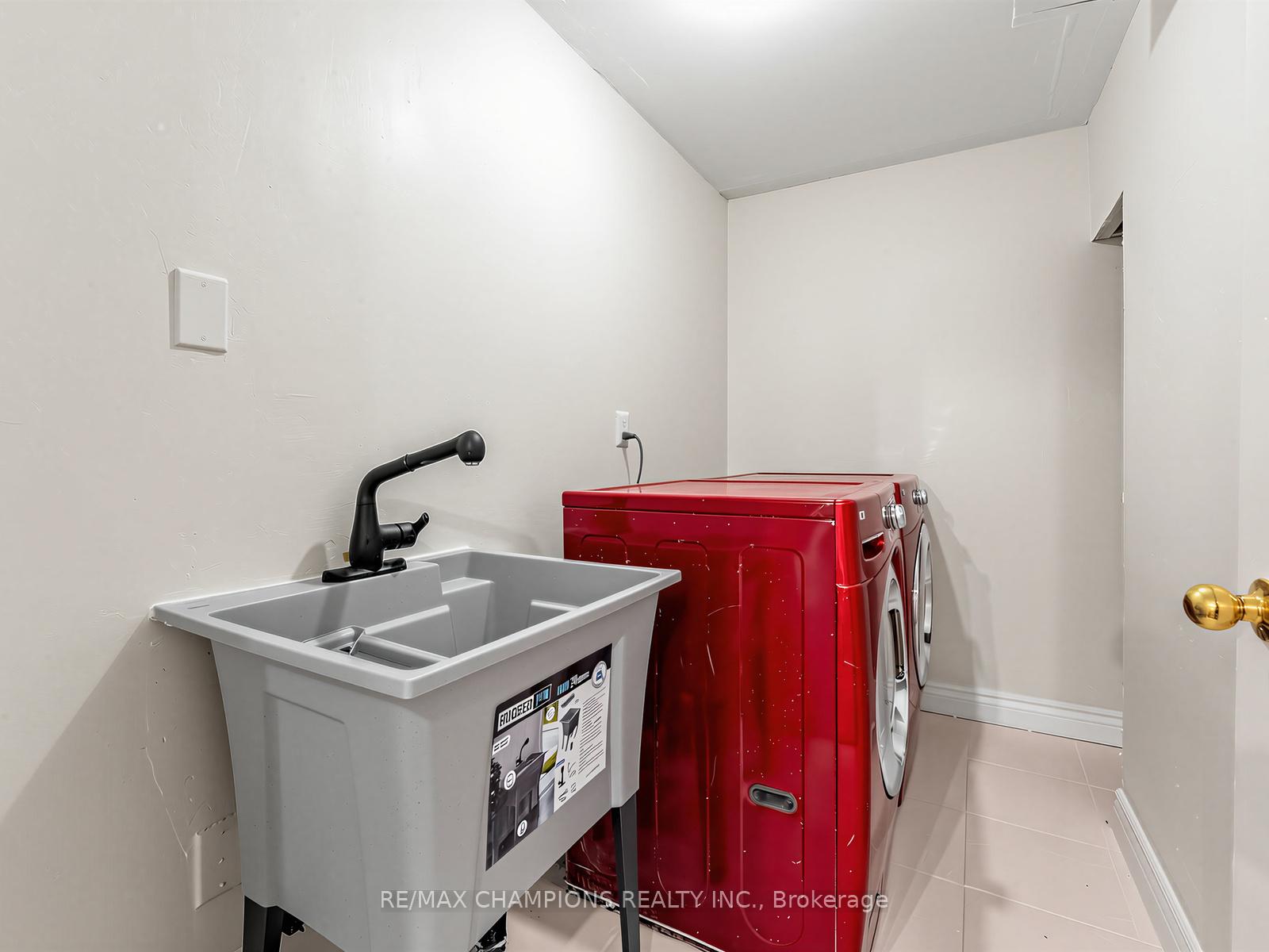Photo 34 of 1 Cluster Oak Place, Brampton, Sandringham-Wellington — HOMEH