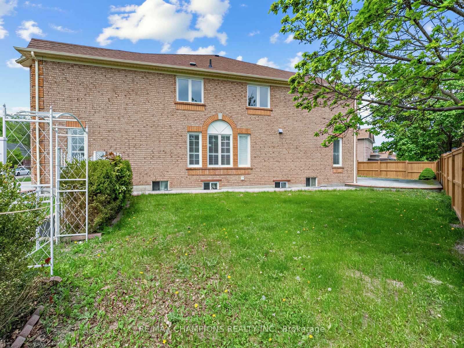 Photo 43 of 1 Cluster Oak Place, Brampton, Sandringham-Wellington — HOMEH