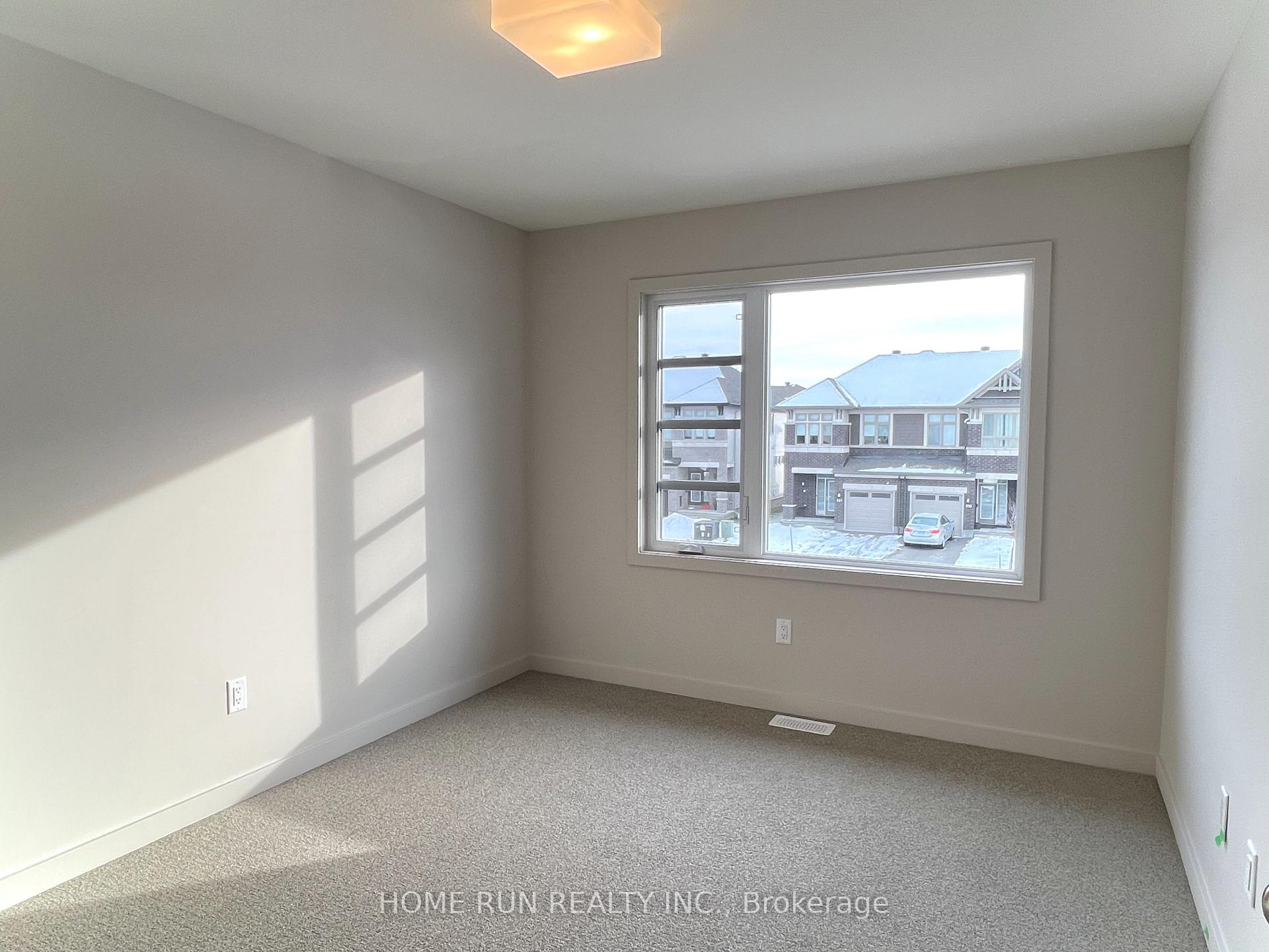 Photo 12 of 516 Borbridge Avenue, Ottawa, Riverside South/Gloucester Glen — HOMEH