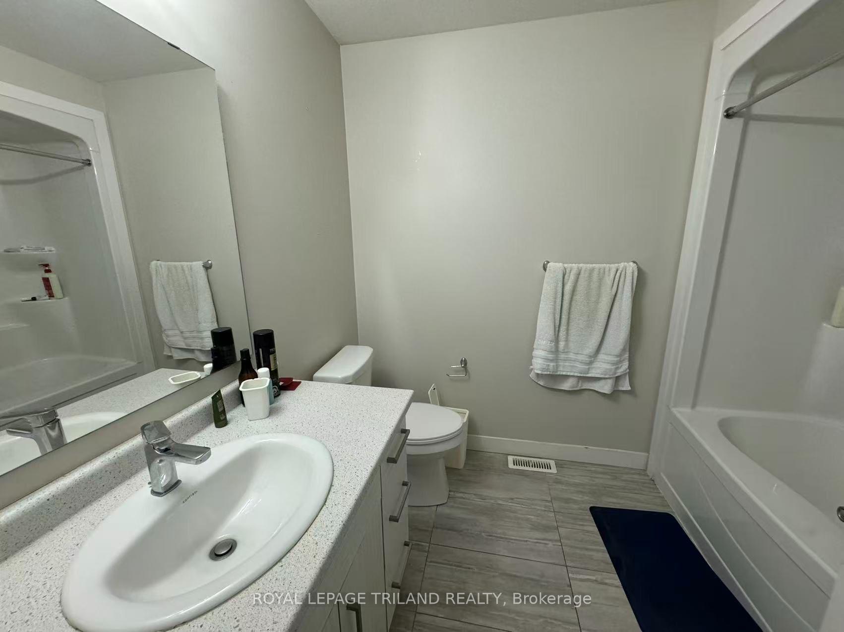 Photo 2 of Unit 947, 947 Georgetown Drive, London, North E — HOMEH
