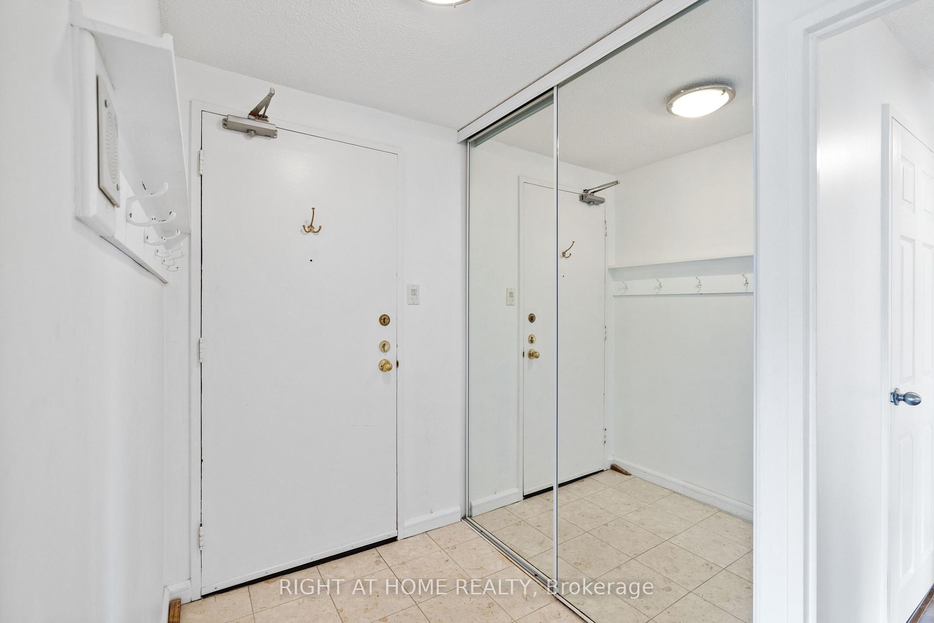 Photo 4 of Unit 306, 1081 Ambleside Drive, Ottawa, Woodroffe — HOMEH