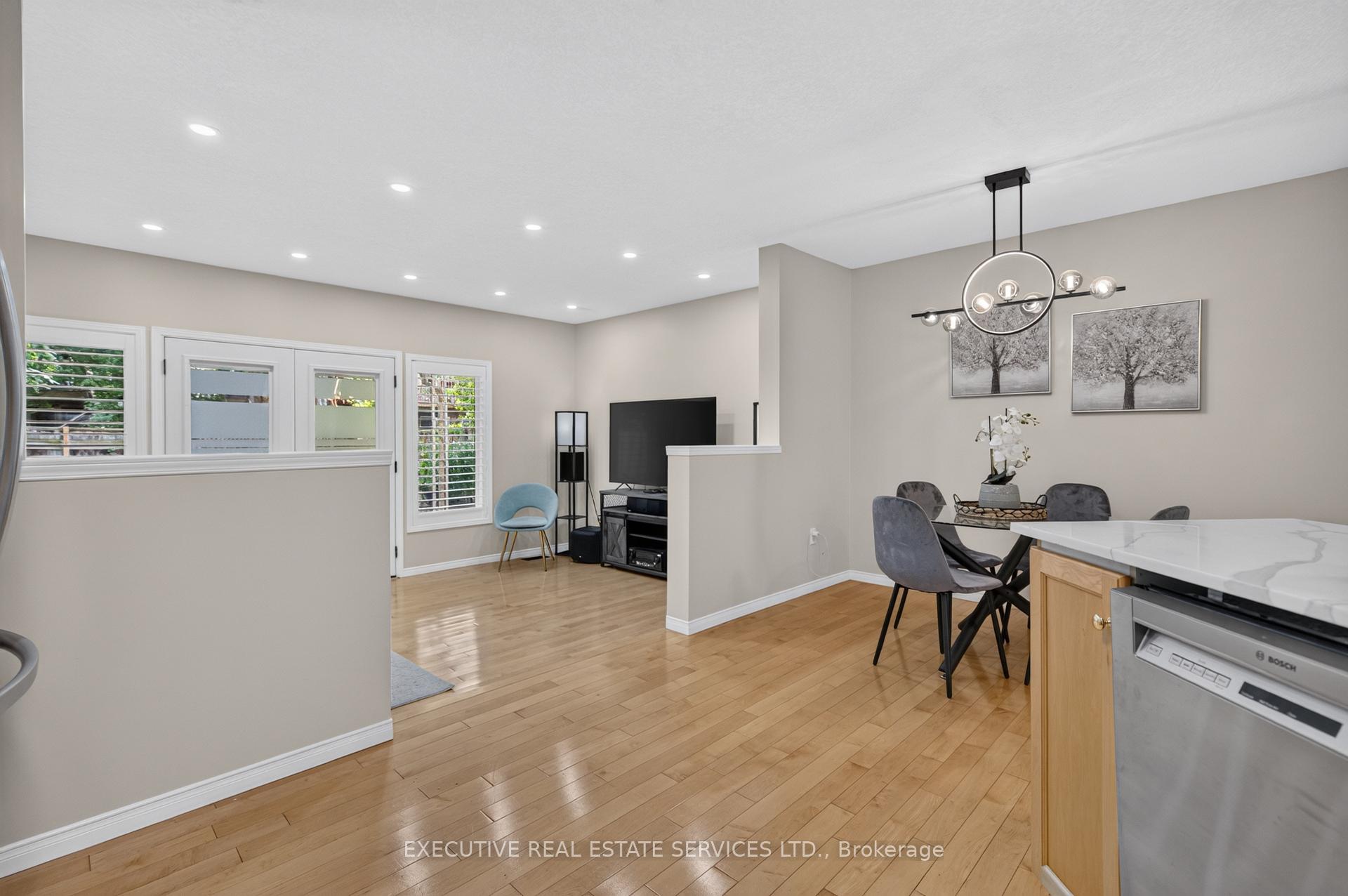 Photo 16 of 427 Beaver Creek Road, Waterloo, Columbia Forest — HOMEH