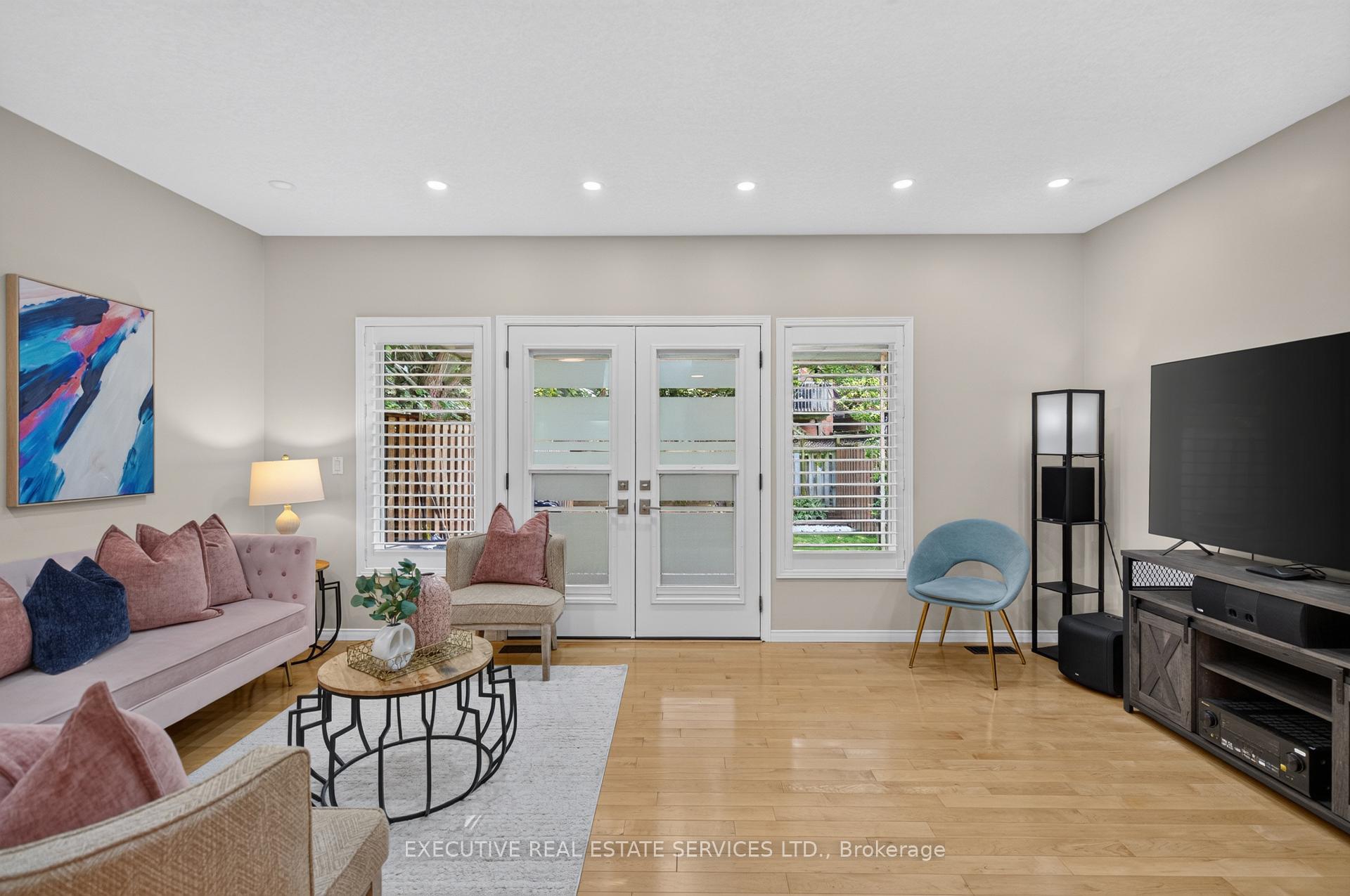 Photo 21 of 427 Beaver Creek Road, Waterloo, Columbia Forest — HOMEH