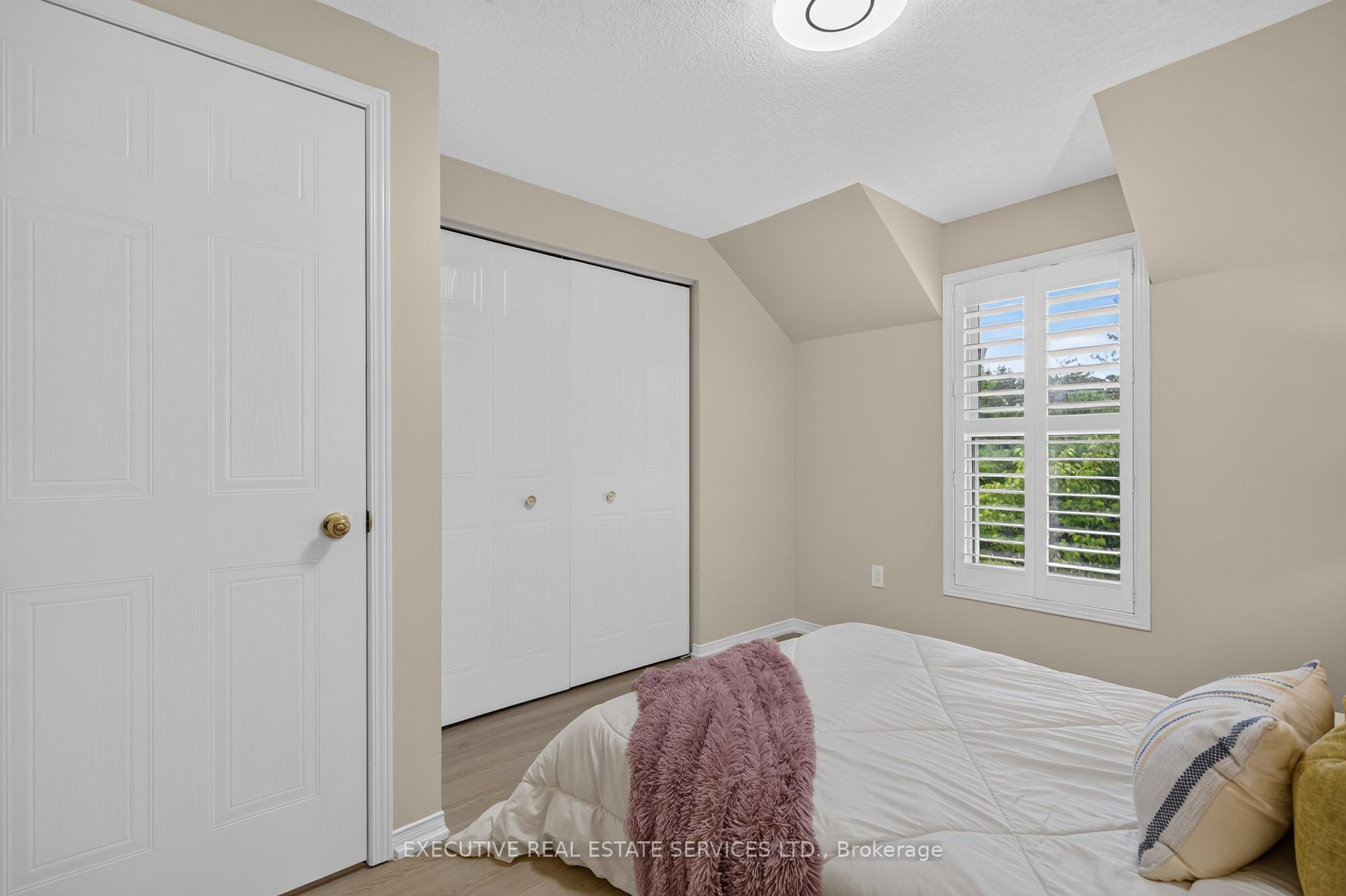 Photo 42 of 427 Beaver Creek Road, Waterloo, Columbia Forest — HOMEH