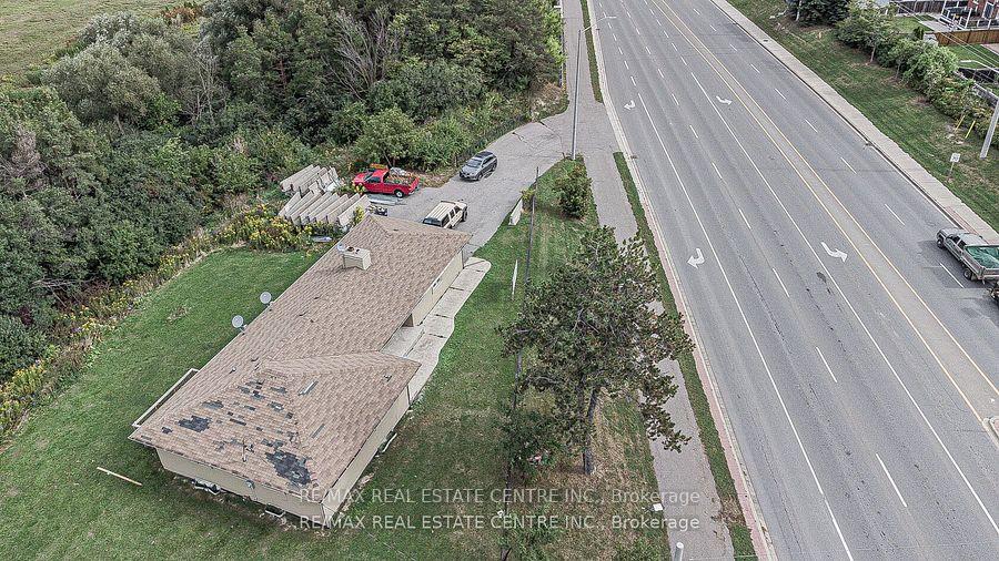 Photo 3 of 3024 Countryside Drive, Brampton, Vales of Castlemore North — HOMEH